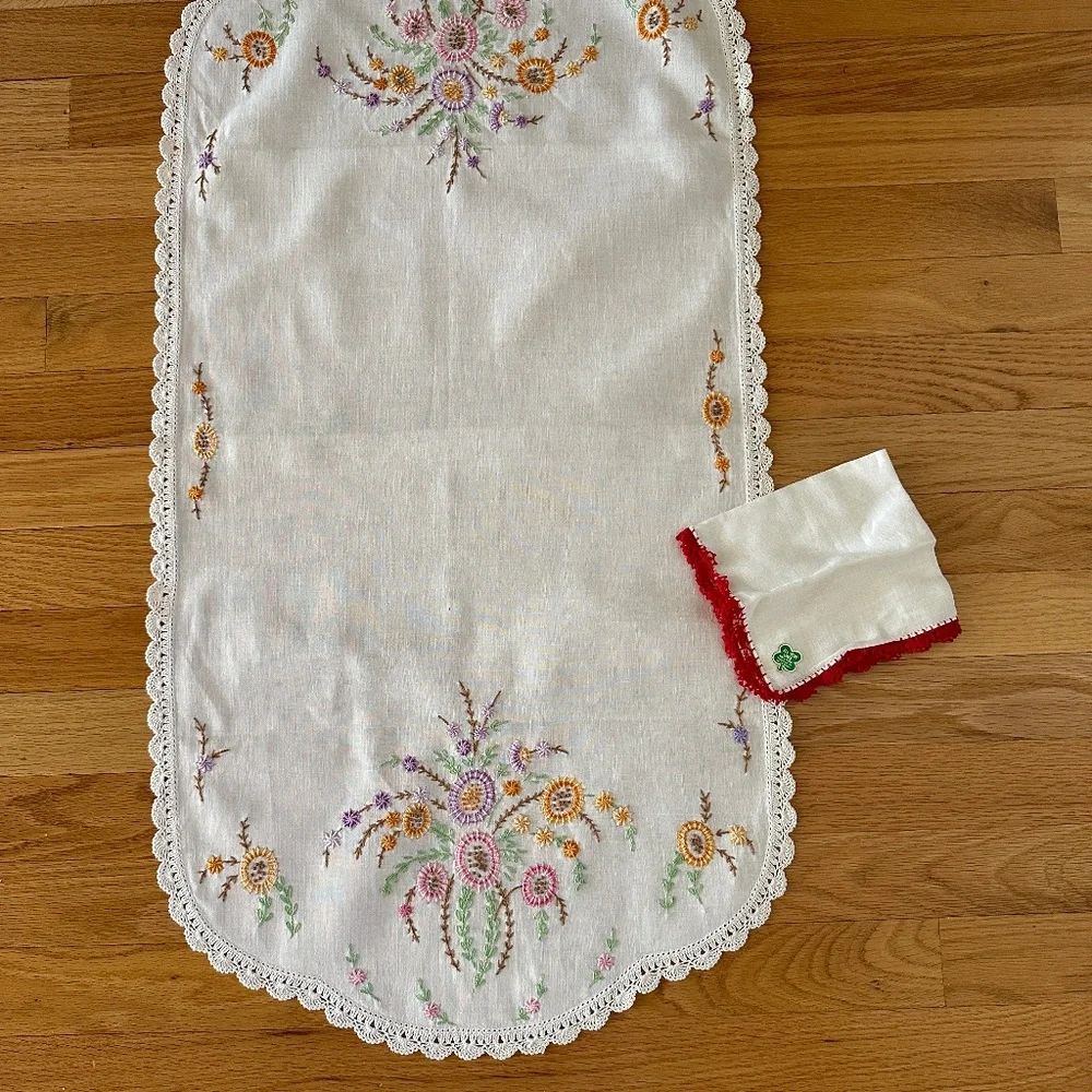 Vintage Embroidered Linen Dresser Scarf Runner Crochet Edge 34